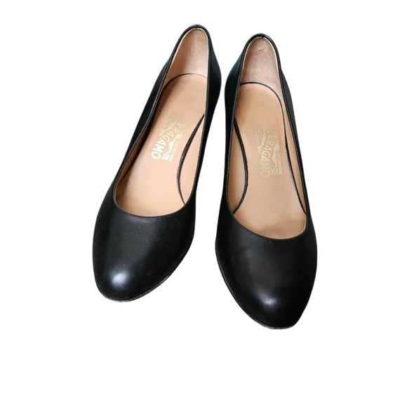 Salvatore Ferragamo Tamina Black Leather Gold Tone Heel Pumps Sz 8B Italy - Picture 3 of 13